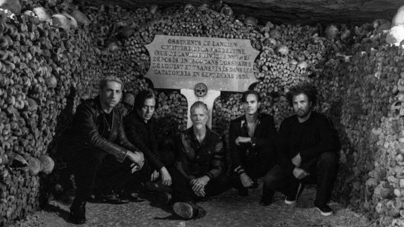 Lo nuevo de Queens of the Stone Age: “Alive in the catacombs”