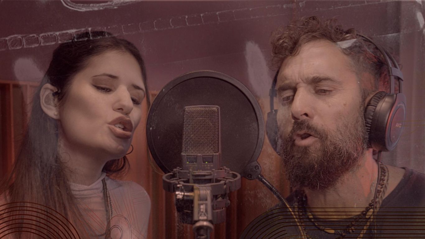 Mica Racciatti Set Eléctrico estrenó junto a Pablo Pino una versión de “Cerca de la revolución”