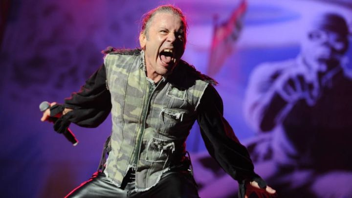 Iron Maiden muestra todo lo que hace Bruce Dickinson detrás de escena