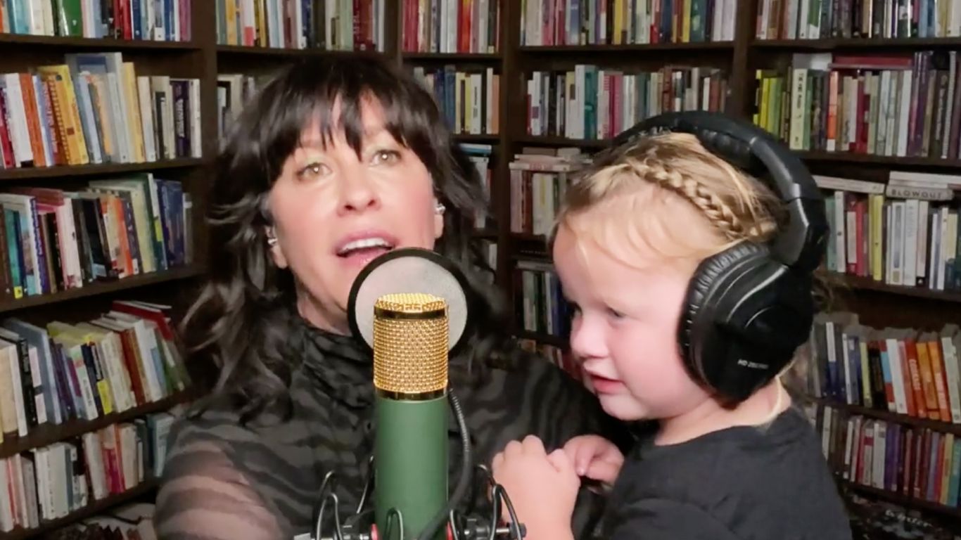 Alanis Morissette cantó con su hija