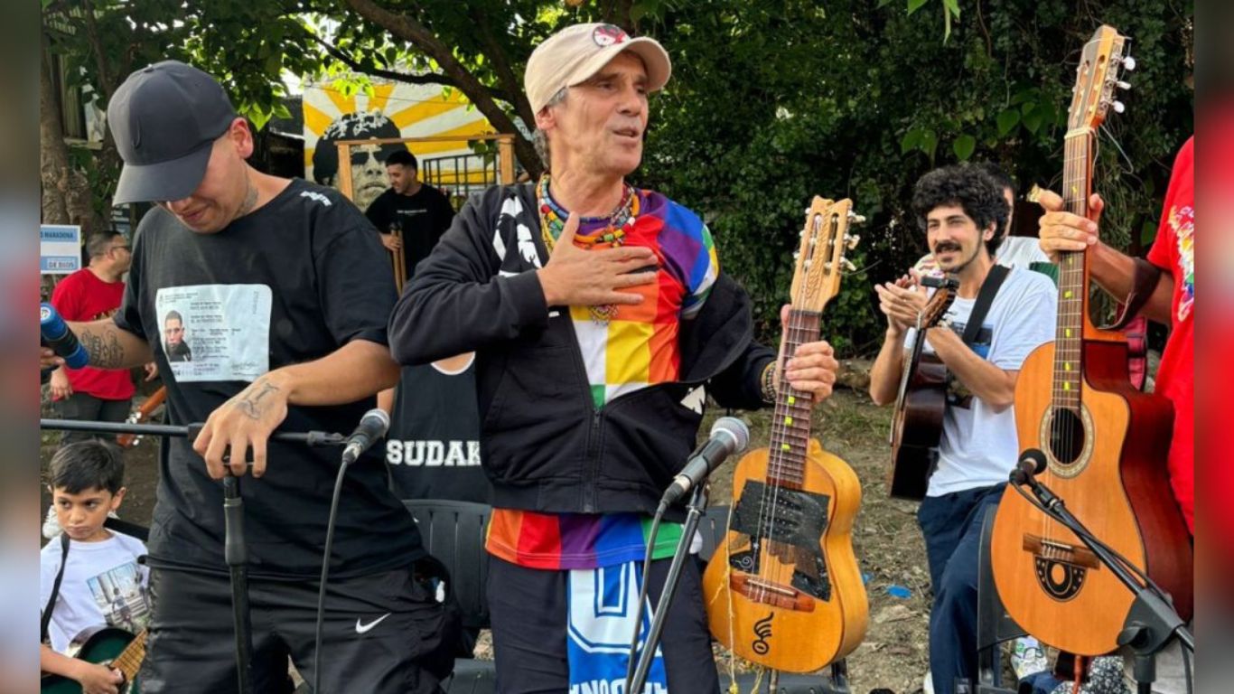 Manu Chao visitó la casa de Diego Maradona en Villa Fiorito