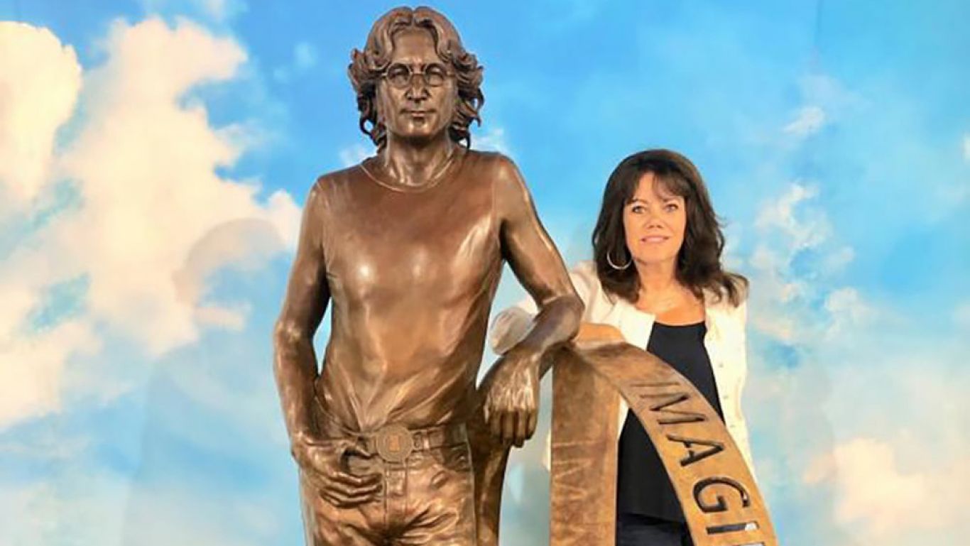 Quieren llevar de gira a una estatua de Lennon