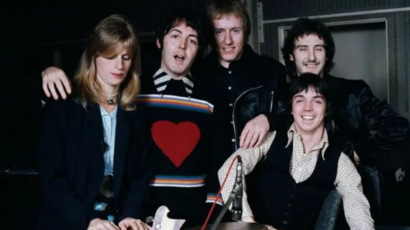 Paul McCartney anunció el lanzamiento oficial de One Hand Clapping, el disco en vivo de Wings