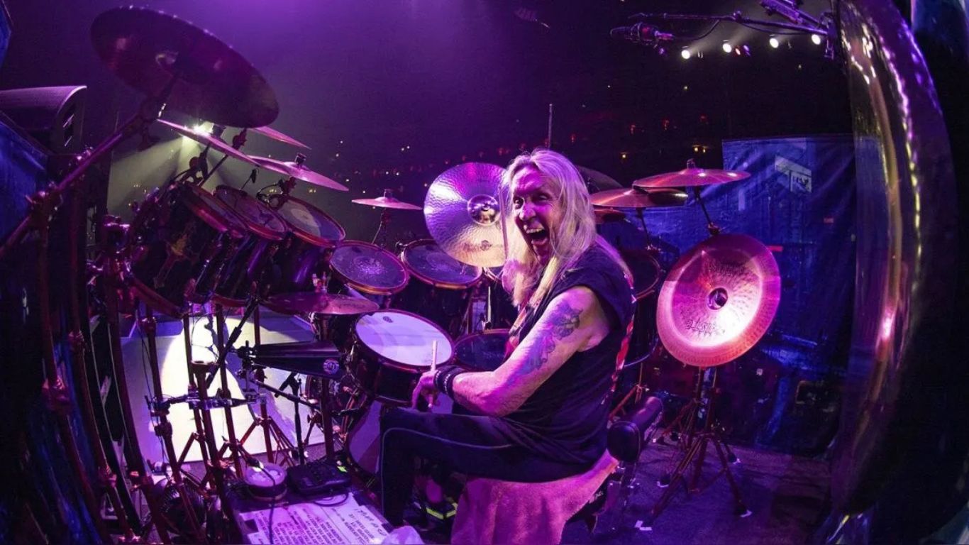 El homenaje de Bruce Dickinson a Nicko McBrain en su último recital